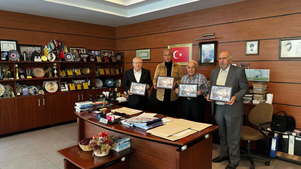 Paris Midest Fuarı Plaket Alan Sanayicilerimiz