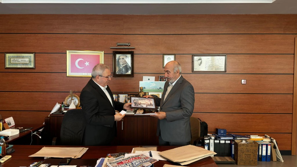 Paris Midest Fuarı Plaket Takdimi